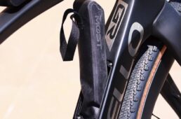 ダウンチューブ収納ポート