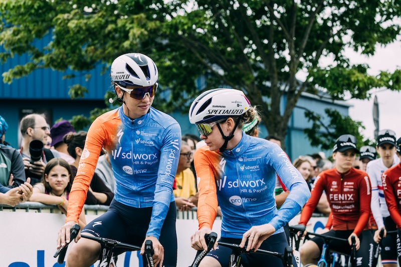 スペシャライズド・S-Worksヘルメット 2025チームカラー