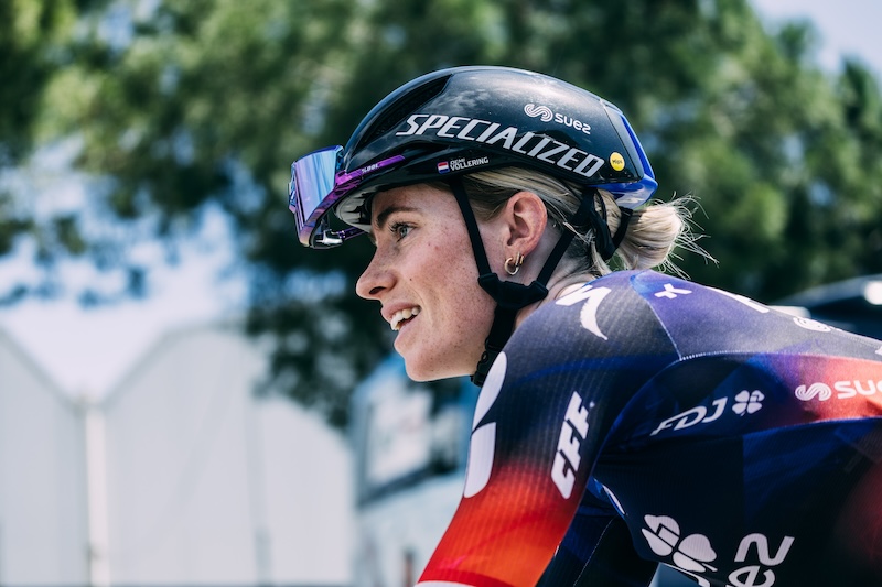 スペシャライズド・S-Worksヘルメット 2025チームカラー