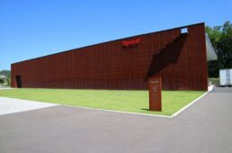 タイレルファクトリー外観