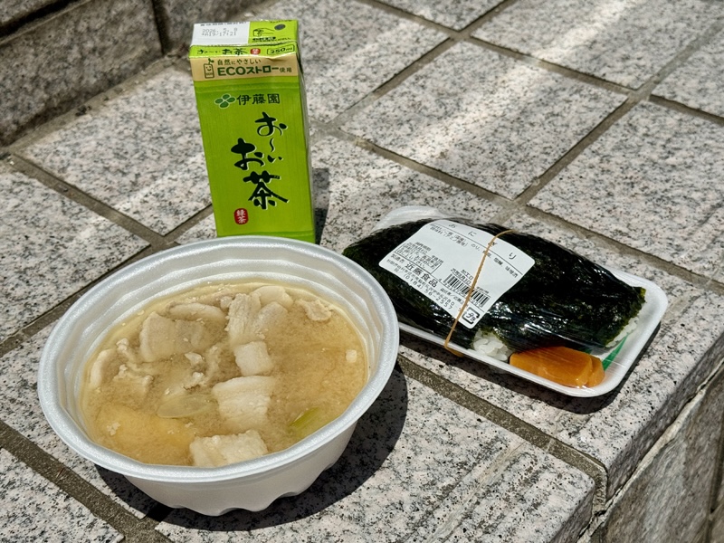 豚汁とおにぎり