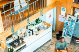 キッチンスペースにコーヒーサービス