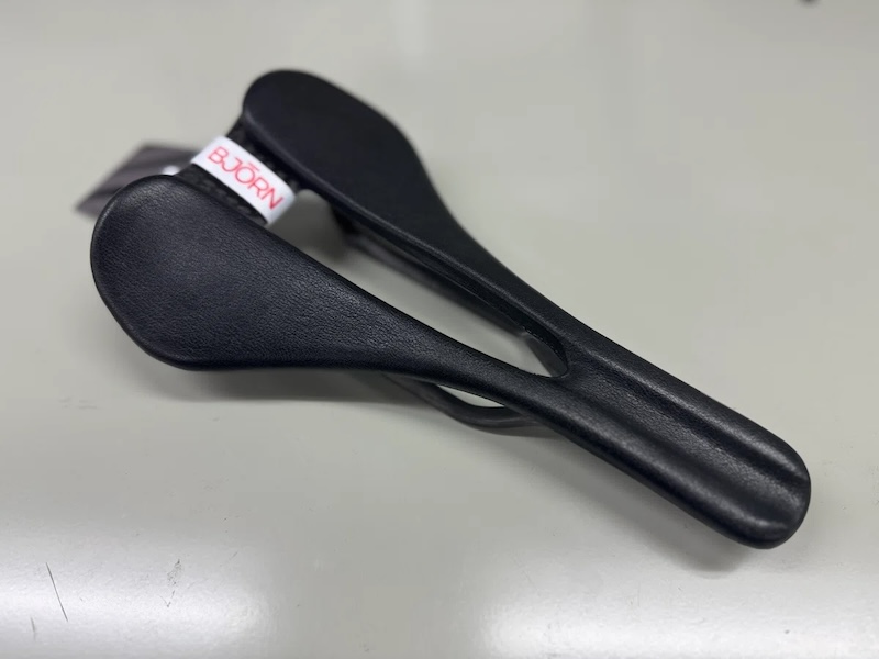 【希少•完売品】BJORN 軽量 カーボンサドル 85g Sedloビョルン BJORN （ビョルン） Sedlo サドル | ロードバイクショップ COG'S