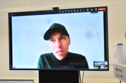 セブ・サーベイ氏