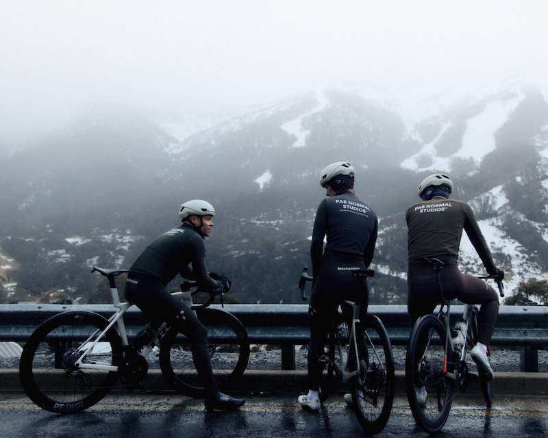 パス ノーマル スタジオ「2025-26秋冬コレクション」登場