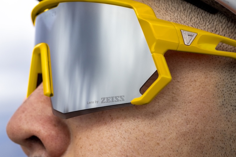 ジャイアント／Liv　アリア