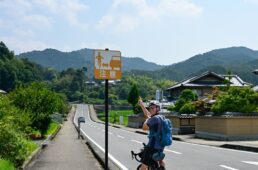 サイクリストへの注意喚起の看板