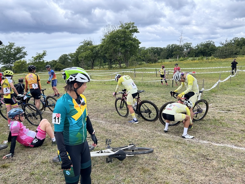 男子部を冷ややかに一瞥する菜那さん