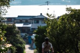 久司浦から伊予宇多城跡を抜ける細い道