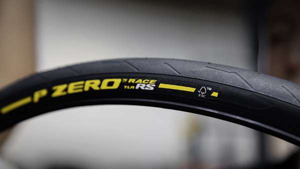 ピレリ「ジャパンカップ クリテリウム優勝記念」ポディウムキャップ・プレゼントキャンペーン