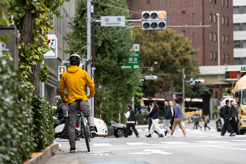 自転車は車両用の信号に従う