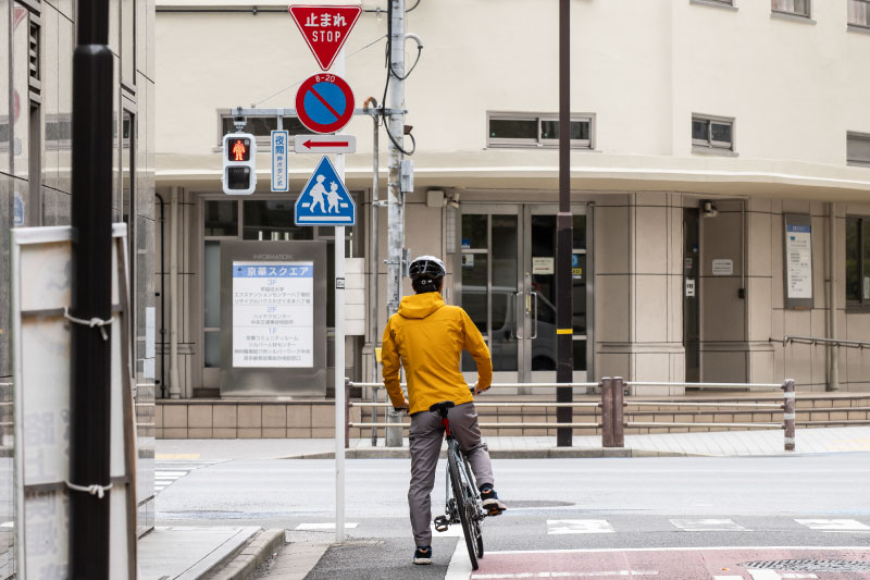 自転車は車両用の標識に従う