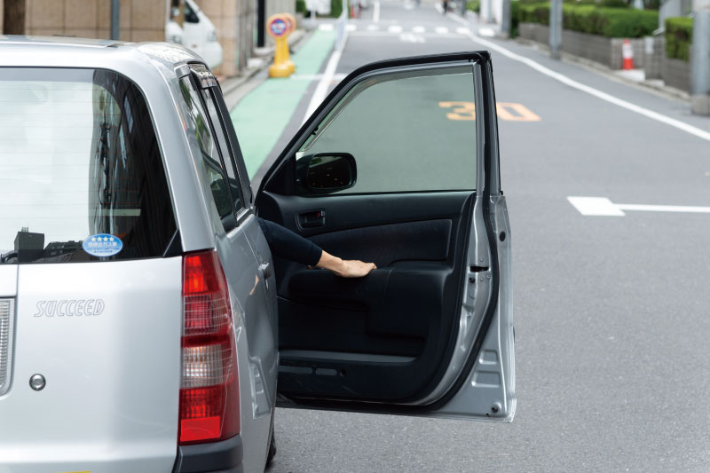 ドア開けに注意しよう