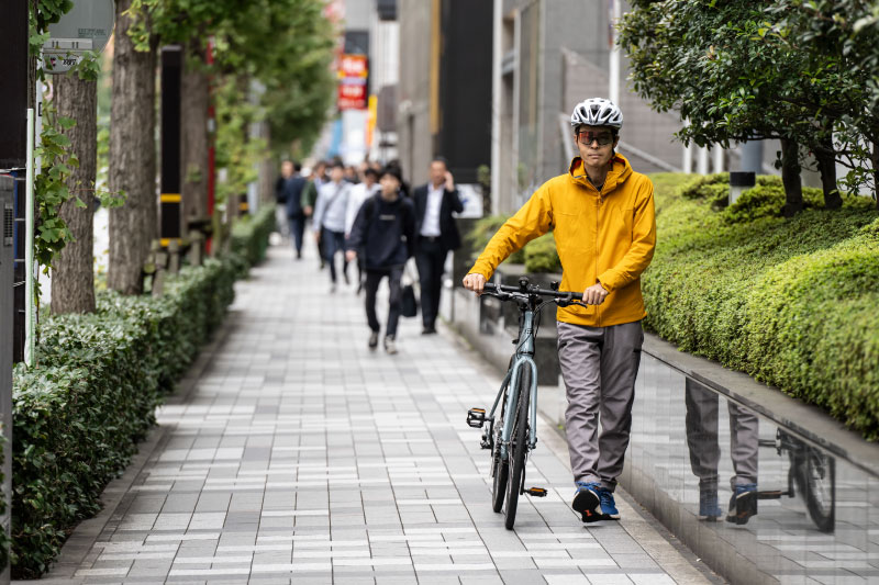 自転車で歩道を通行するなら押し歩こう