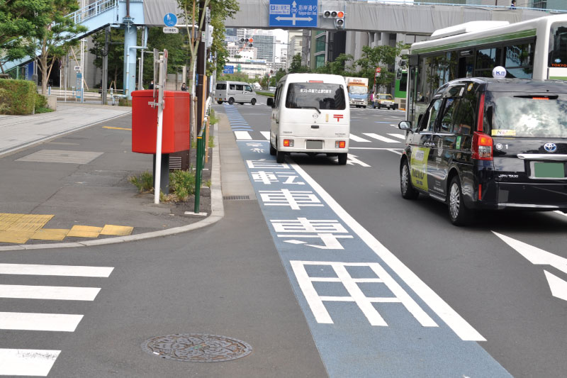 自転車専用と標示されたレーンは?