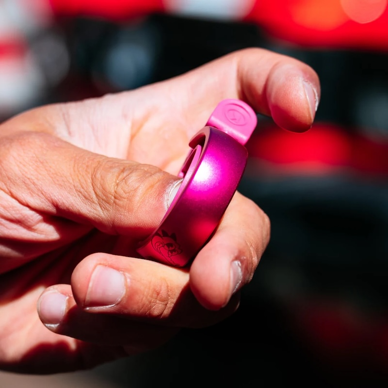 KNOG × EF コラボレーションモデル