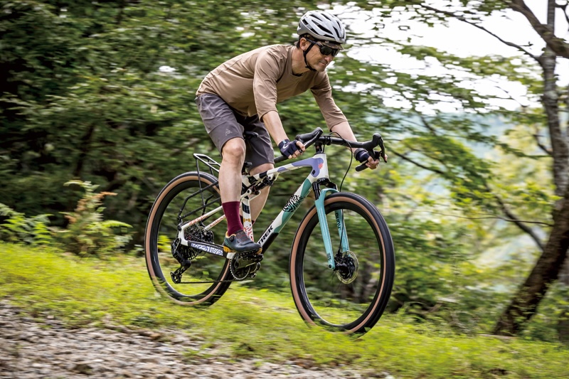 チェックアウトSL7に乗る大屋さん