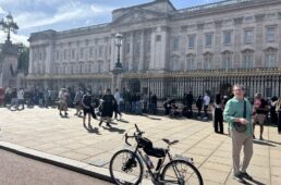 バッキンガム宮殿前