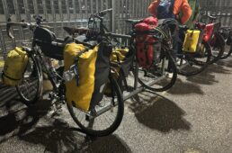 フランスへ向かうサイクリストのバイク