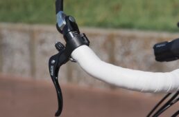 ブルホーンバーとバーエンドシフター