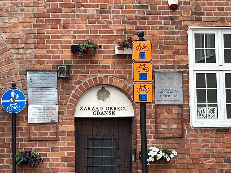 ユーロヴェロのルートを示す案内標識