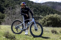 ピナレロ・Q36.5プロサイクリングチーム