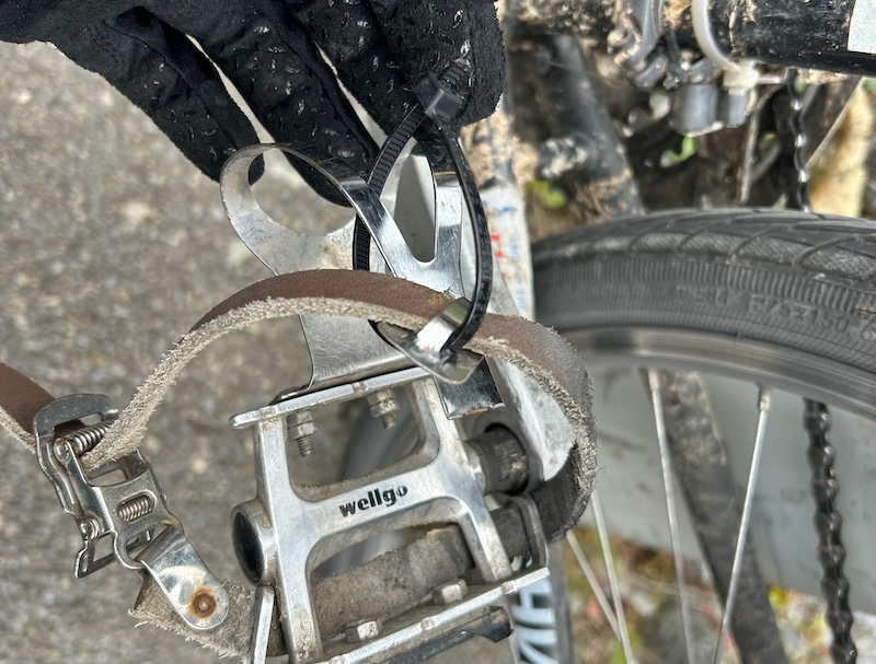 破損したトゥークリップ