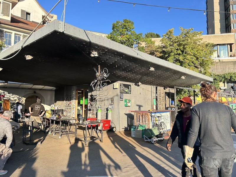 リマト川沿いの工房