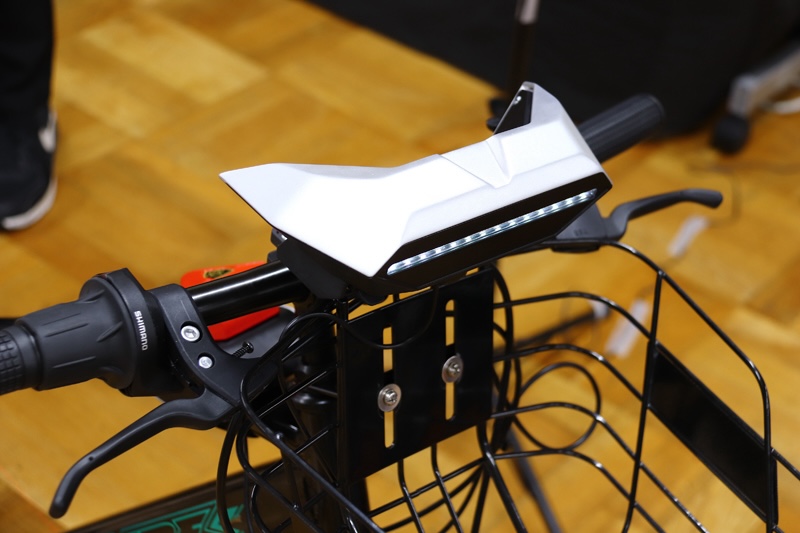 フロントライト