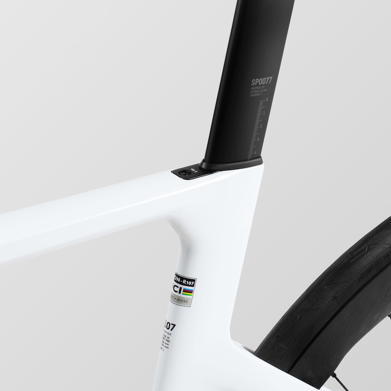 キャニオン・エアロード CF SLX × ジップ