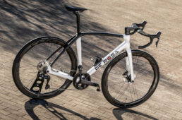 デローザを代表するロードバイク「アイドル」最新作を試乗インプレッション