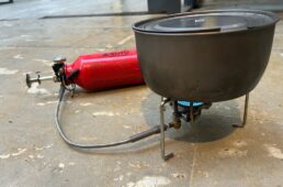 自炊スペースで調理