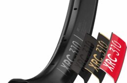 ステッカーが付属