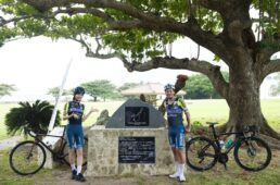 新城幸也ロードの記念碑