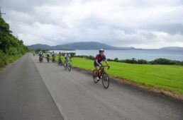 崎枝半島にある牧場のところから見下ろす海