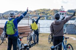 ハンドサインを出す