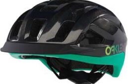 オークリーヘルメット店舗限定キャンペーン