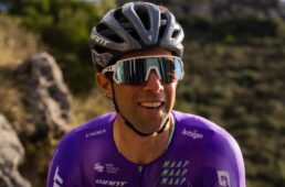 ジャイアントがチーム ジェイコ・アルウラーへのアイウェアの供給を開始