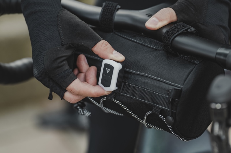 ホワイトライトクリップオンをハンドルバーバッグに