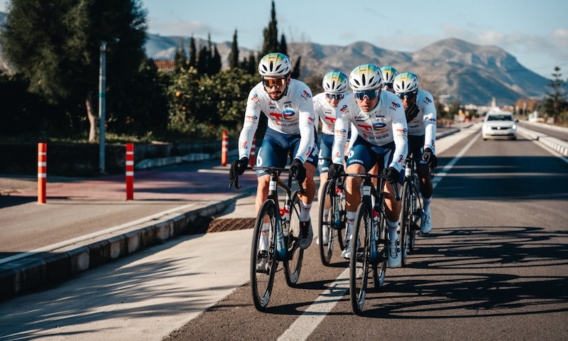 ビオレーサーが2026シーズン、トタルエネルジーとグルパマ・FDJをサポート