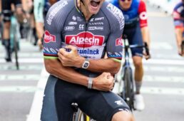 ABUSヘルメットがピナレロ・Q36.5プロサイクリングチームをサポート