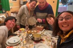 アルベルゲのホストらと