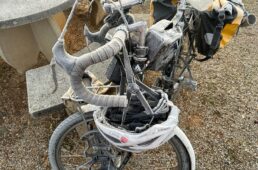 凍りついた自転車