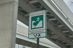 ツナミハザードゾーンの看板