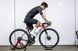 サドルの適正位置に腰を据える