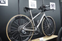 エクイリブリウムのトライアスロンバイク