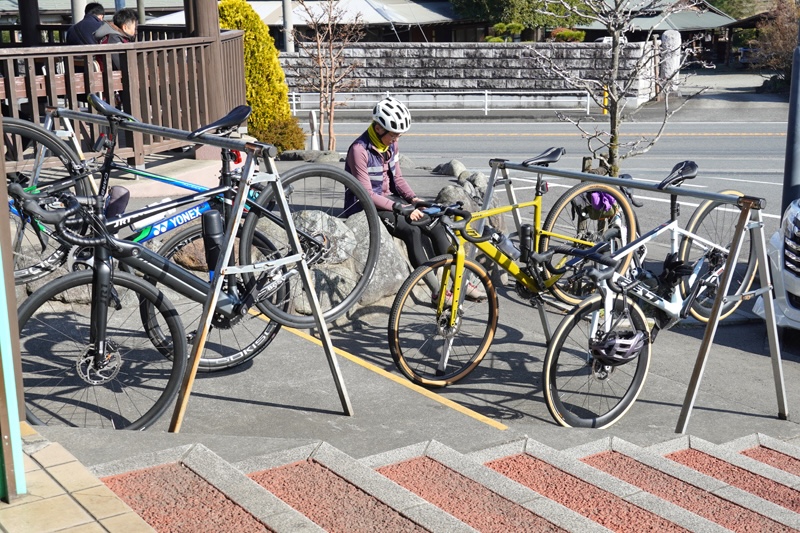 オギノパン本社工場のサイクルラック