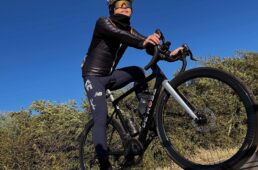 多摩川サイクリングロードから尾根幹に向かう猪野さん