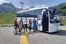渡辺航先生が参加したツール観戦ツアーバス