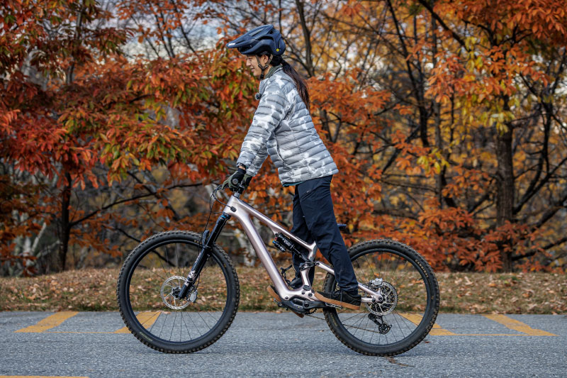 腰のヒンジが開いて崩れてしまっている状態